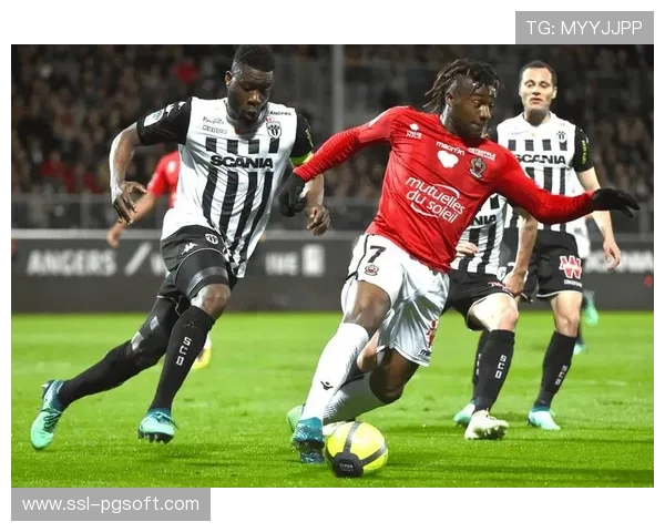 昂热22岁左翼卫埃科米耶闪耀法甲，吸引多队关注。